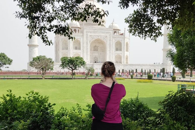 2 Days Overnight Taj Mahal and Agra Tour From Delhi - Fatehpur Sikri: Akbar’s red-stone Ghost City with free admission