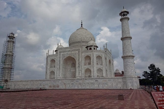 2 Days Taj Mahal and Agra Private Tour From Bangalore - Agra Fort: Mughal Fortress Energy Near the Taj