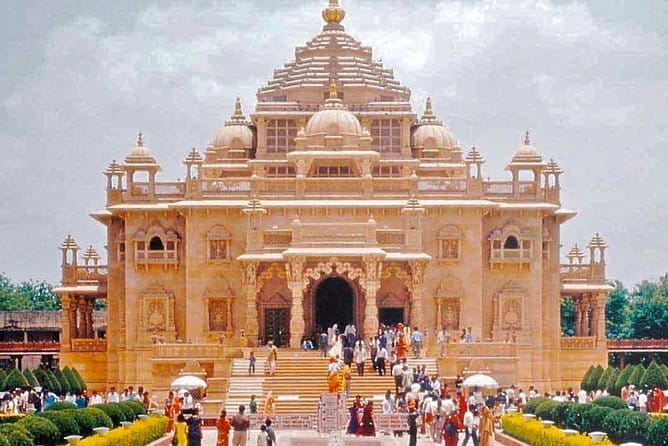 3-Day Golden Triangle Luxury Tour from Delhi to Agra and Jaipur - Day 2 into Jaipur: from Mughal monuments to Rajasthan’s highlights