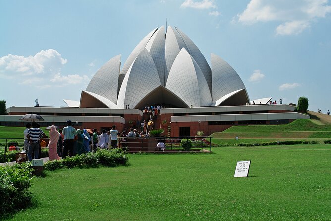 3 Day Luxury Golden Triangle Tour to Agra & Jaipur from New Delhi - Jaipur loop: City Palace, Hawa Mahal, Jantar Mantar, and Jal Mahal