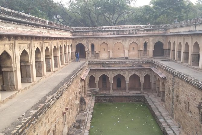 3-Hour Mehrauli Archaeological Park Ruins Walking Tour Delhi - Stop 1: Jamali Kamali Tomb and Mosque at the start of the Mehrauli story