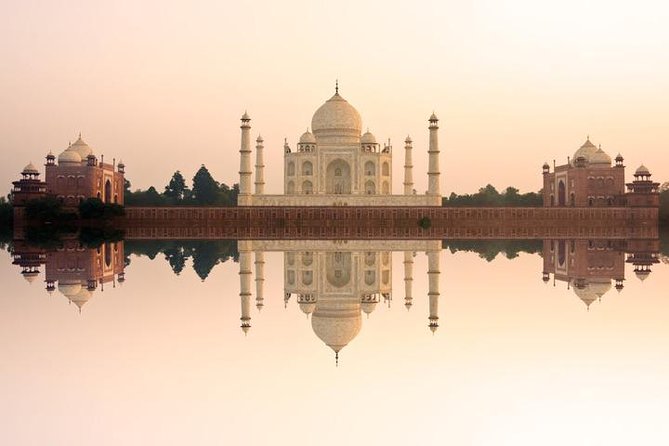 4-Day Private Luxury Golden Triangle Tour to Agra and Jaipur from New Delhi - Day 1 in Delhi: Qutub Minar, India Gate, and Parliament area photos