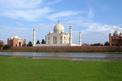 4-Day Ranthambore Tiger Safari Tour to Agra and Jaipur from Delhi - Day 1 in Delhi: Qutub Minar, India Gate, and the Drive Toward Agra