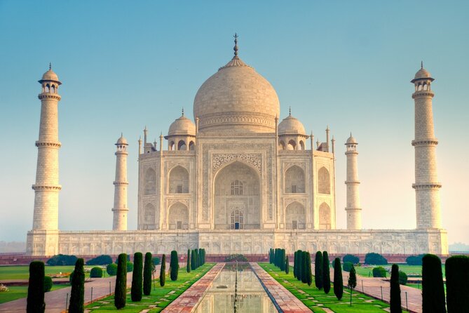 4-Days Golden Triangle Tour with Ranthambore Safari from Delhi - Day 1 Delhi Starts Soft: Bangla Sahib, Then Old Delhi in a Tuk-Tuk