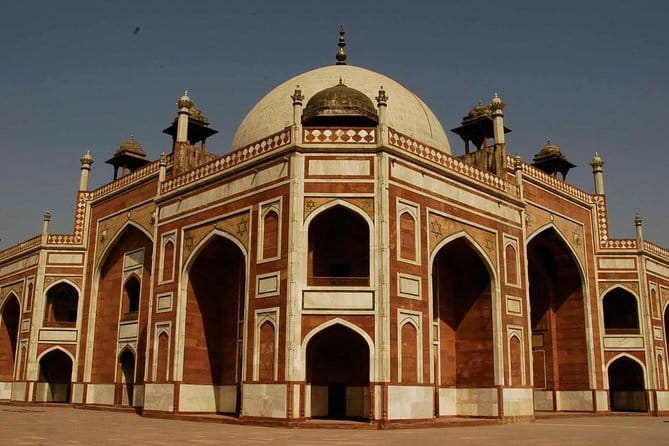 4 Days Luxury Golden Triangle Tour to Agra and Jaipur From Delhi - Jaipur Day 3: palace, science, and a lakeside pause