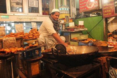 4-Hour Old Delhi Evening Walking Tour with Local Dinner & Guide - Dinner with food tasting: the part that turns the tour into a full night
