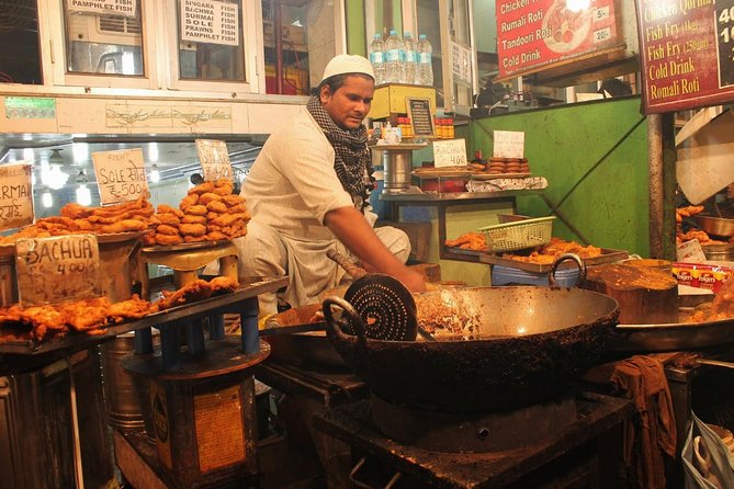 4-Hour Old Delhi Evening Walking Tour with Local Dinner & Guide - Dinner with food tasting: the part that turns the tour into a full night