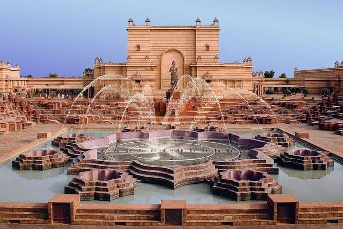 5 Day Golden Triangle with Akshardham Temple-Taj Mahal at Sunrise - Your Delhi start: Jama Masjid, Chandni Chowk, and the Akshardham contrast