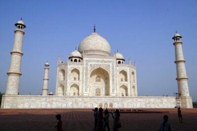 5-Day Private Luxury Golden Triangle Tour to Agra and Jaipur From New Delhi - Day 1 in Delhi: Old Delhi, spice markets, stepwells, and the main monuments