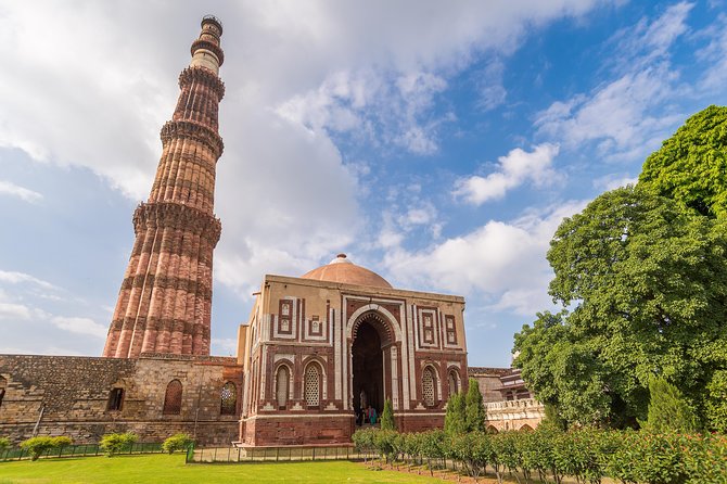 5 Days Private Golden Triangle Tour to Agra & Jaipur from Delhi - Jaipur Day 4: Jaigarh views, Jal Mahal photos, and the palace-meets-science day