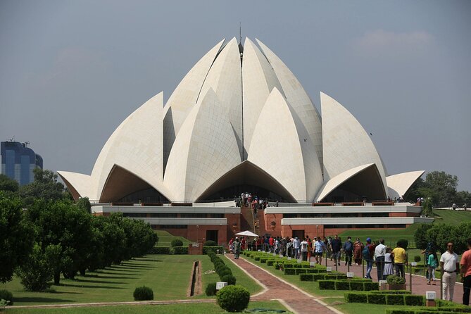 6-Day Private Tour of Delhi, Agra, Jaipur, and Varanasi from Delhi - The Ganges River cruise and Sarnath: two ways to see beyond the main ghats