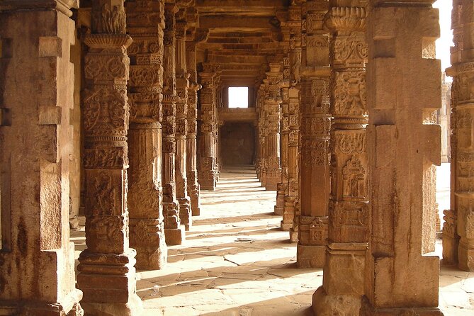 6 Days Golden Triangle Tour - Fatehpur Sikri to Jaipur Day 4: Ghost City on the Road