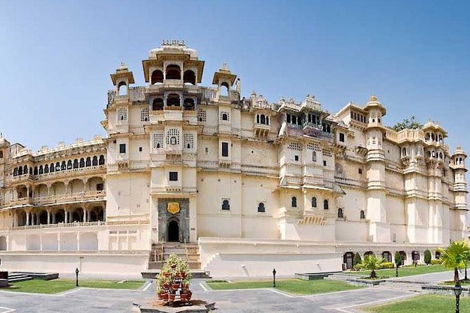 6 Days Golden Triangle with Ranthambore & Varanasi Tour - Day 5 in Varanasi: sunrise Ganges boat ride and Ganga Aarti at Dashashwamedh Ghat
