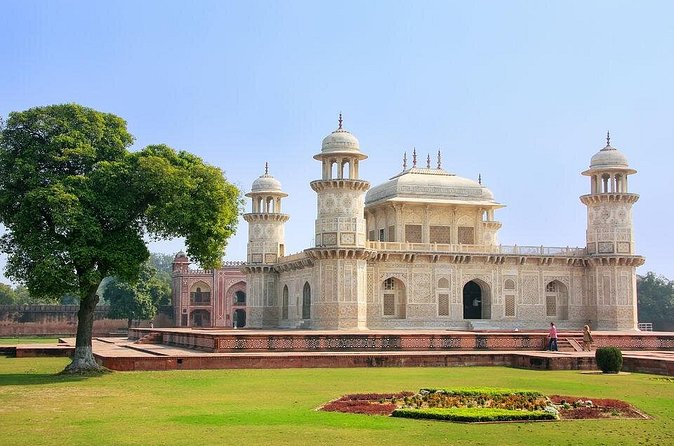 7 Day Golden Triangle Tour { Delhi Agra Jaipur Tour } - Heading back to Delhi: end with an easy transfer