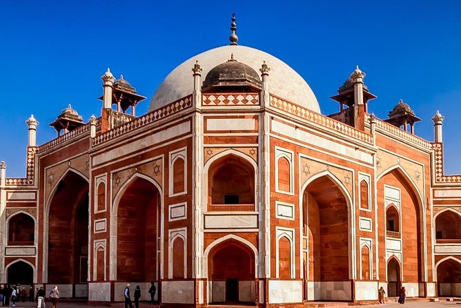 7-Day Golden Triangle & Varanasi Tour from Delhi with Guide - Day 1: Delhi airport pickup, then Jaipur’s Pink City orientation