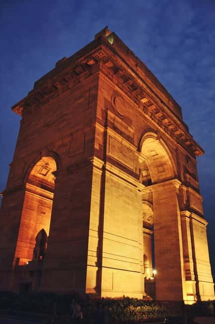 A full-day tour of Old & New Delhi Monument Express Entry - Red Fort and Jama Masjid: Old Delhi’s Scale and Significance