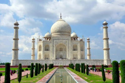 Agra: Private Sightseeing Half-Day Tour with Guide by Car - The car logistics that keep things calm in Agra traffic