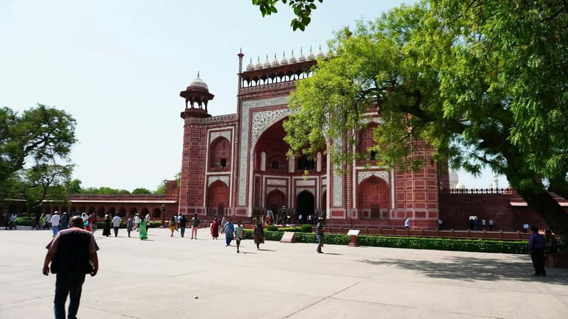 Agra: Private Sightseeing Half-Day Tour with Guide by Car - Price and value: $13 for a private format, minus tickets
