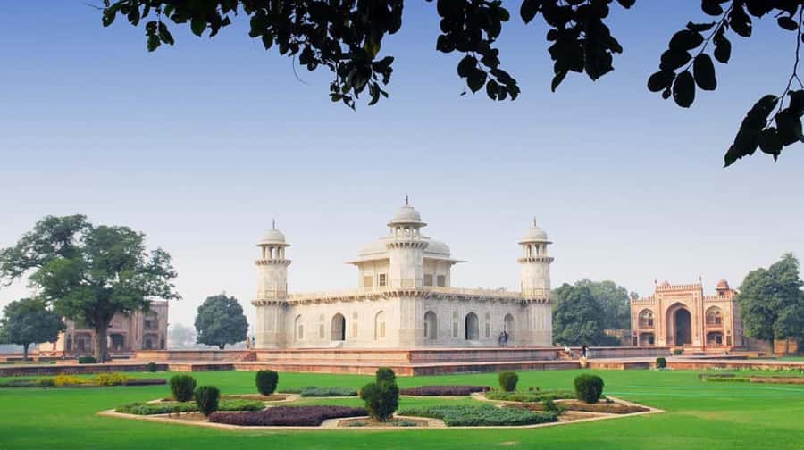 Agra: Taj Mahal Guided Tour with Fast Track Entry - Gardens, Mosque, and Guest House: Seeing Beyond the Main View