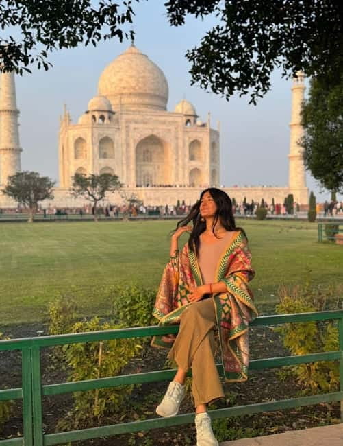 Agra: Taj Mahal Guided Tour with Photography & Rental Saree - Your Guided Walk Through the Taj Mahal and the Best Photo Stops