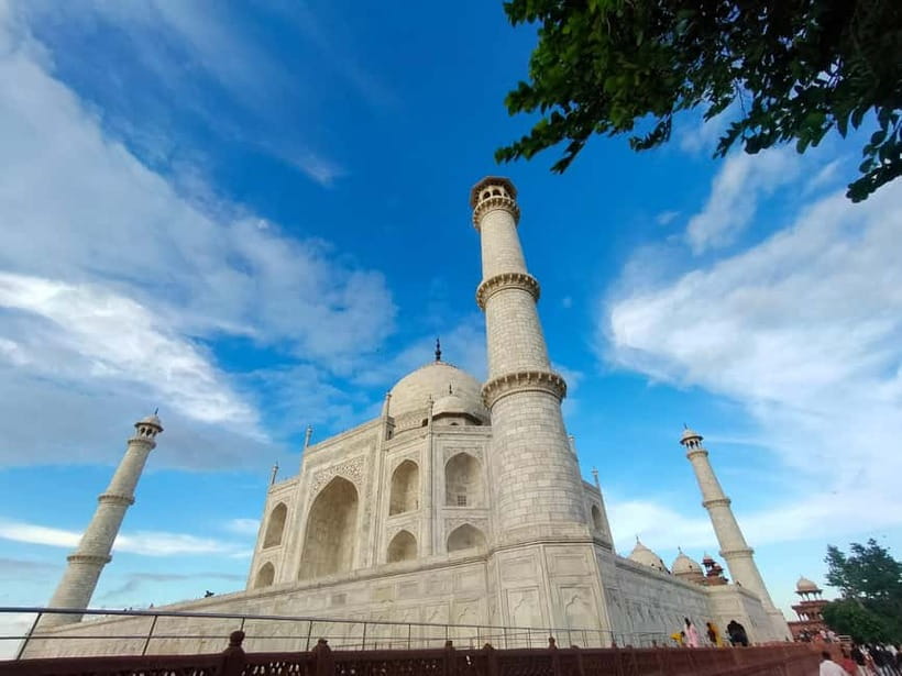 Agra: Taj Mahal Guided Tour with Photography & Rental Saree - Price and Value: Why $5 Can Make Sense Here