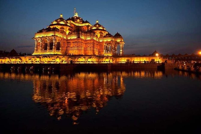 Akshardham Temple Tour Delhi, World's largest Hindu temple visit! - After security: the ten-pillared circlet and the first symbolic walk