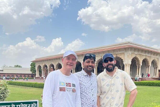 All-Inclusive Private Tour From Delhi To The Taj Mahal - Getting picked up in Delhi (and meeting at the airport area)