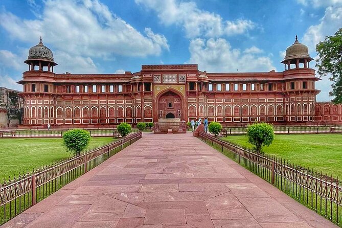 All Inclusive Same Day Taj Mahal and Agra Fort Tour from Delhi - Lunch and bottled water: the practical break in the middle