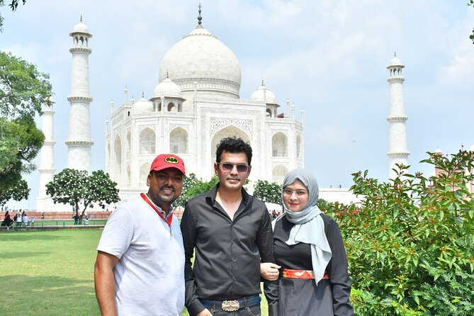 All Inclusive - Taj Mahal Sunrise Tour with 3 World Heritage Site - Fatehpur Sikri in the middle of the day: compact, symbolic, memorable