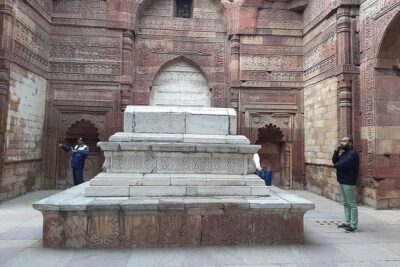 Audio Guided Walking Tour of Qutub Minar & Mehrauli, Delhi - Price and value: what $5.34 buys you here