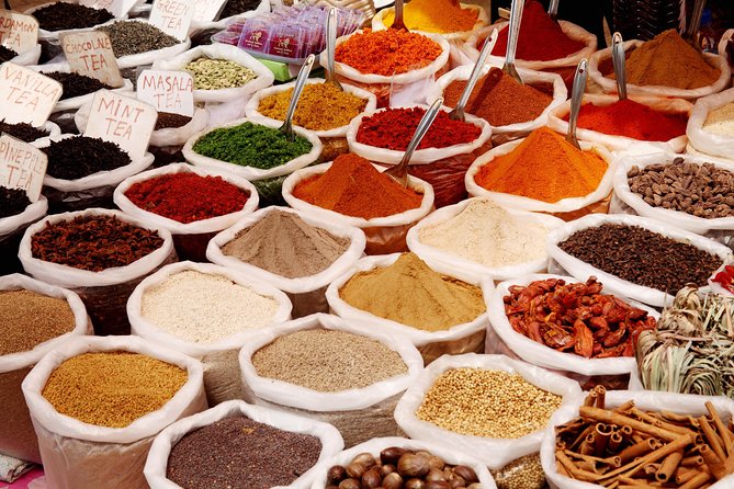 Bustling Markets of Delhi (Guided Half Day Shopping Tour) - Connaught Place and Palika Bazaar for Brands, Leather, Jewelry, and Watches