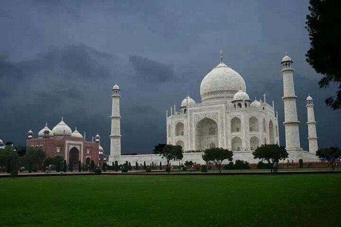 Day Trip to The Taj Mahal and Agra from Delhi by Train - Train comfort and the handoff system (Delhi to Agra)