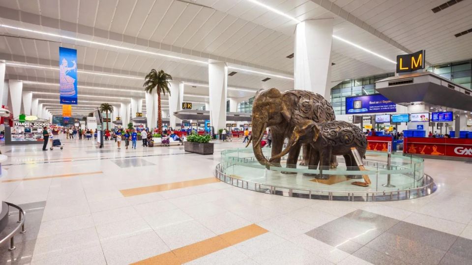 Delhi: Airport to Airport Guided Layover City Tour - Guides and drivers: why names matter for a smooth day