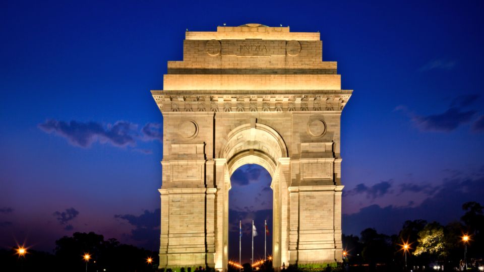 Delhi: Airport to Airport Guided Layover City Tour - The route’s two engines: Old Delhi monuments and New Delhi landmarks