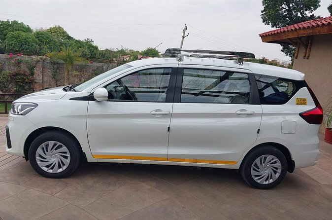 Delhi Airport Transfer – Pickup and Drop-Off (Choose One or Both) - Flight tracking and driver details: why this matters in Delhi timing