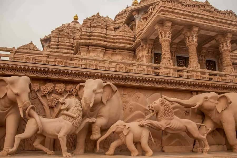 Delhi: Akshardham Temple Tour with Water & Light Show by Car - Sahajanand Darshan: Values Told Through Media Displays