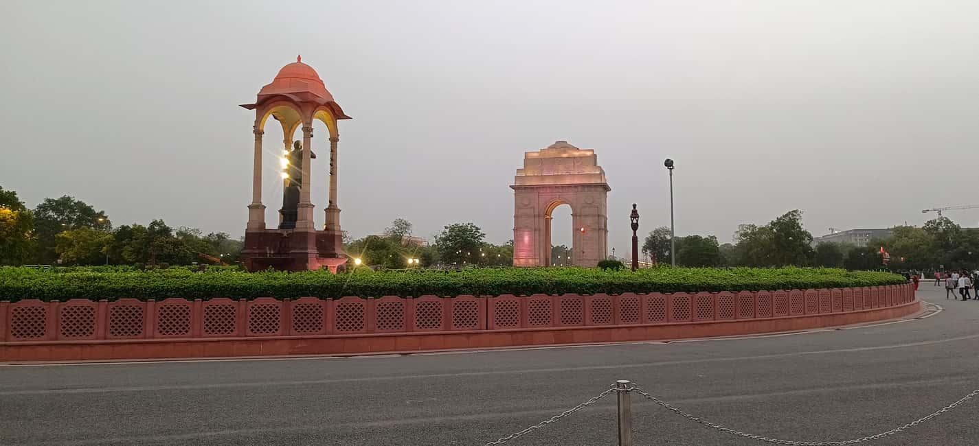 Delhi: All-Inclusive Full or Half Day Tour With Hotel Pickup - Jama Masjid: a huge 17th-century anchor for Old Delhi