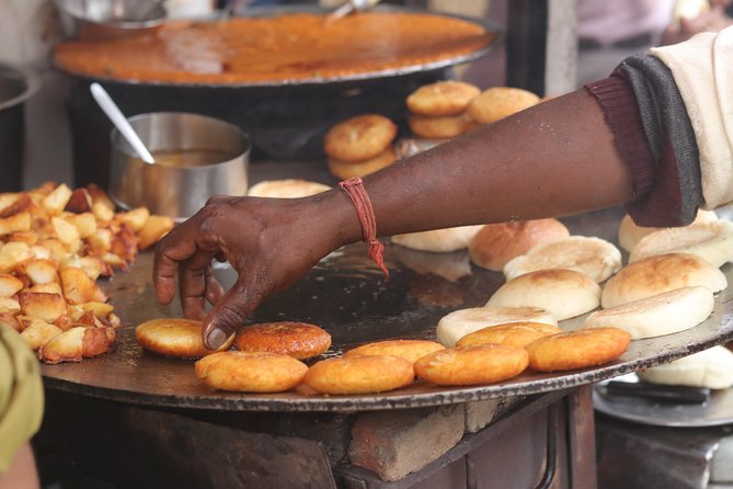 Delhi Culinary Evolution Tour: Old + New Delhi Food all inclusive - The route experience: going from Old Delhi lanes to New Delhi architecture