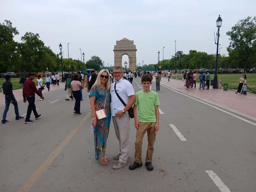 Delhi: Customizable Old and New Delhi Half or Full Day Tour - India Gate, Parliament House, and Rashtrapati Bhavan photo pauses