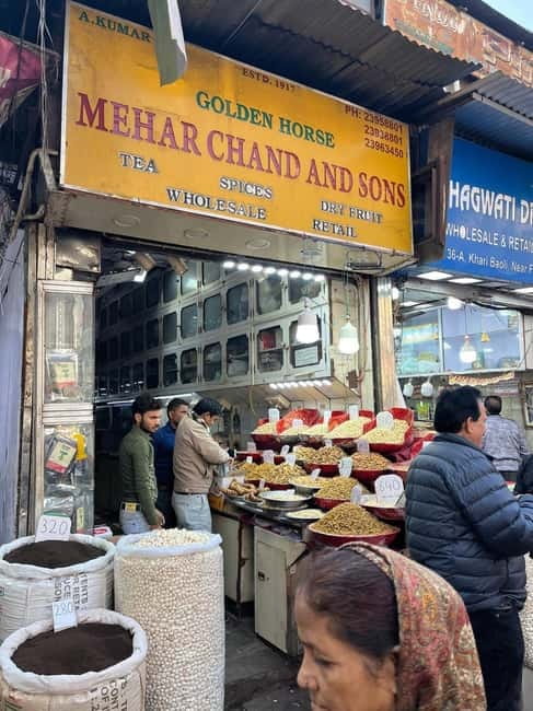 Delhi: Customized Shopping Tour with Female Consultant - Why a female shopping consultant helps you shop smarter in Delhi