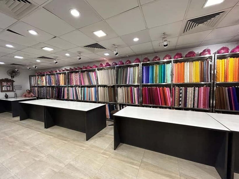 Delhi: Customized Shopping Tour with Female Consultant - Entering Chandni Chowk: textiles, jewelry lanes, and market momentum
