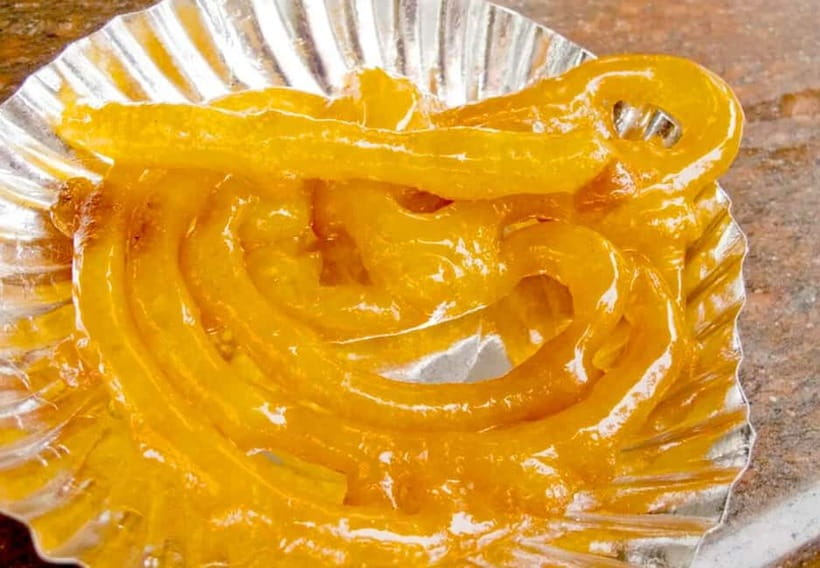 Delhi: Delhi Street Food Tour with Guide at Chandni Chowk - The spice market visit: how the flavors get explained