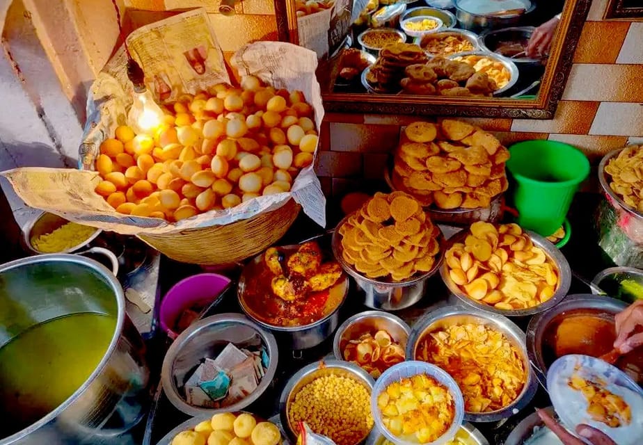 Delhi: Delhi Street Food Tour with Guide at Chandni Chowk - Parathas, chole bhature, and the bigger meal vibes