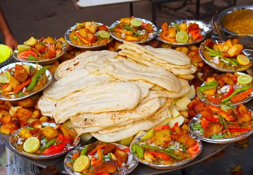 Delhi: Delhi Street Food Tour with Guide at Chandni Chowk - Chandni Chowk streets: rickshaw time plus a real sense of place