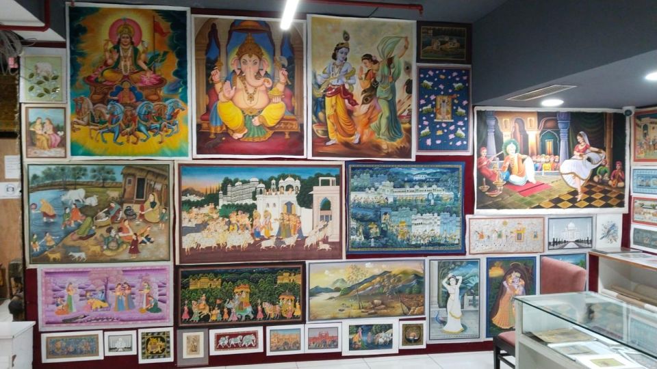 Delhi Exclusive Guided Shopping Tour in AC car and transfers - Art and paintings: small gifts that still feel special