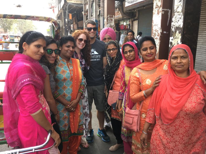 Delhi Exclusive Guided Shopping Tour in AC car and transfers - Craft workshops and the Pekoe tea moment