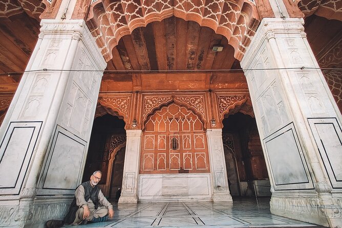 Delhi: Explore Old Delhi on Tuk Tuk with Shopping and Street Food - Starting at Sunehri Masjid and setting a pace your group can handle