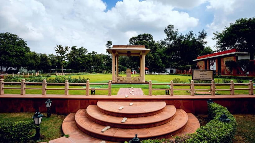 Delhi: Gandhi Museum & Raj Ghat Private Guided Tour - Gandhi Smriti Museum: the house that changes the tone