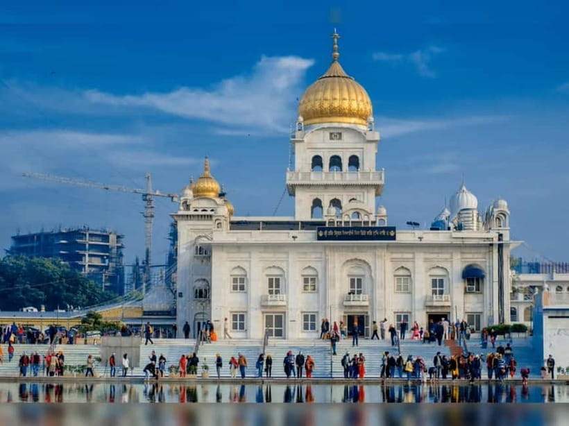 Delhi: Gurudwara Bangla Sahib Tour with Langar Meal - Key things you’ll notice on this tour