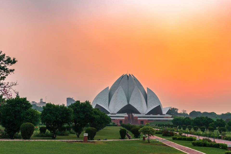 Delhi: Half-Day Private Temple Tour - The Lunch and Shopping Window Before the Final Temple